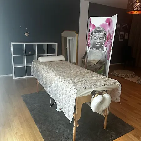 Apartment Luxus-massagepraxis Zum Uebernachten Mit Tiefgarage