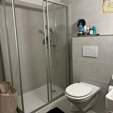Apartment Luxus-massagepraxis Zum Uebernachten Mit Tiefgarage